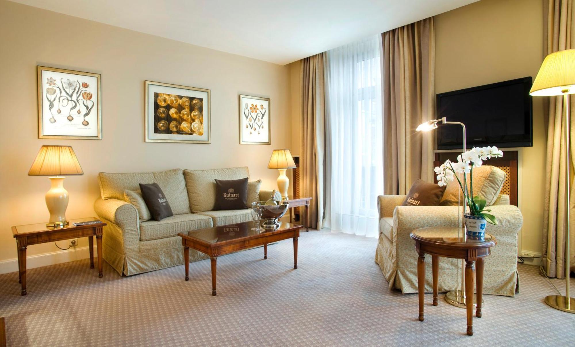 Deluxe Family Suite